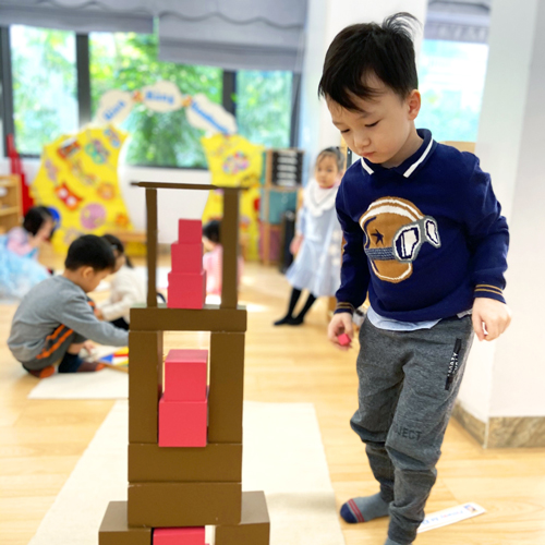 Giờ Montessori lĩnh vực thực hành cuộc sống